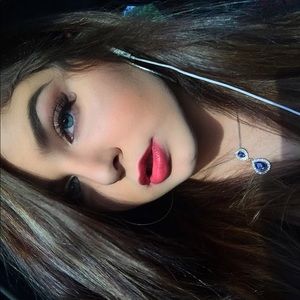 Meet your Posher, Ava